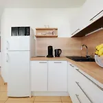 شقة Adrian1