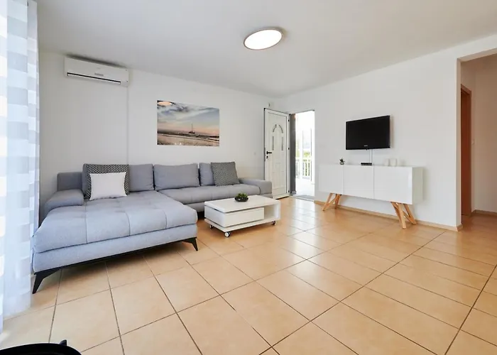 Adrian1 * Трогір