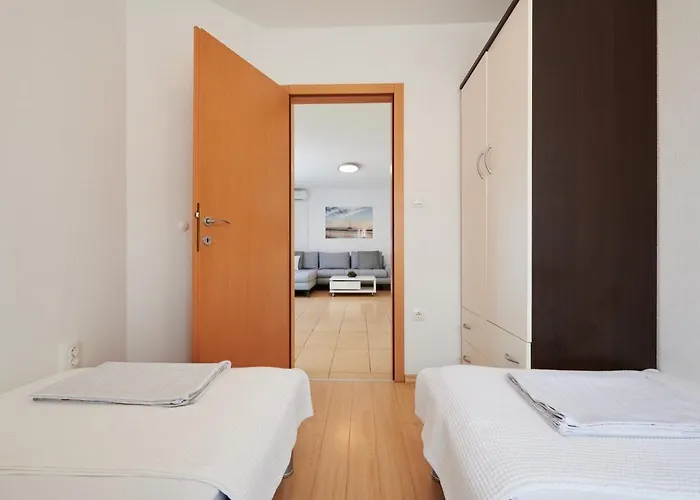 Adrian1 * Трогір